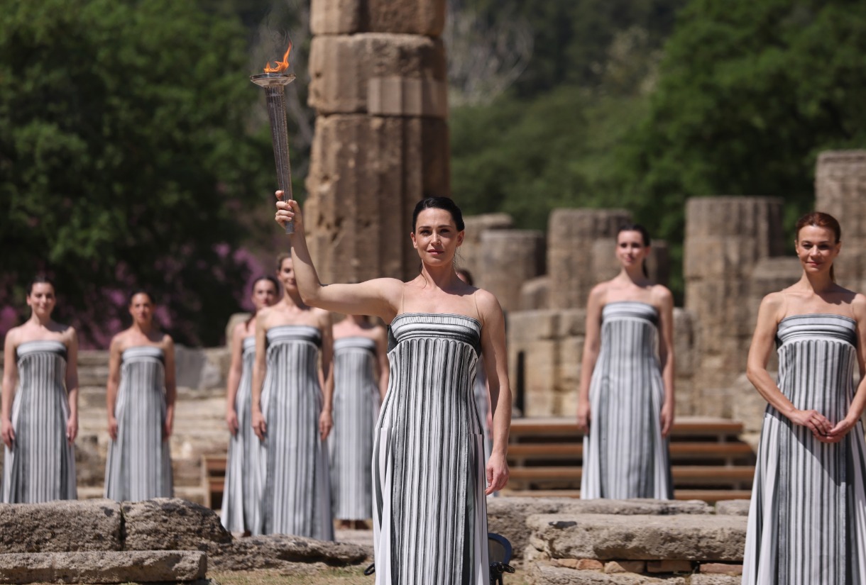 Chama olímpica para jogos de Paris é acesa na Grécia