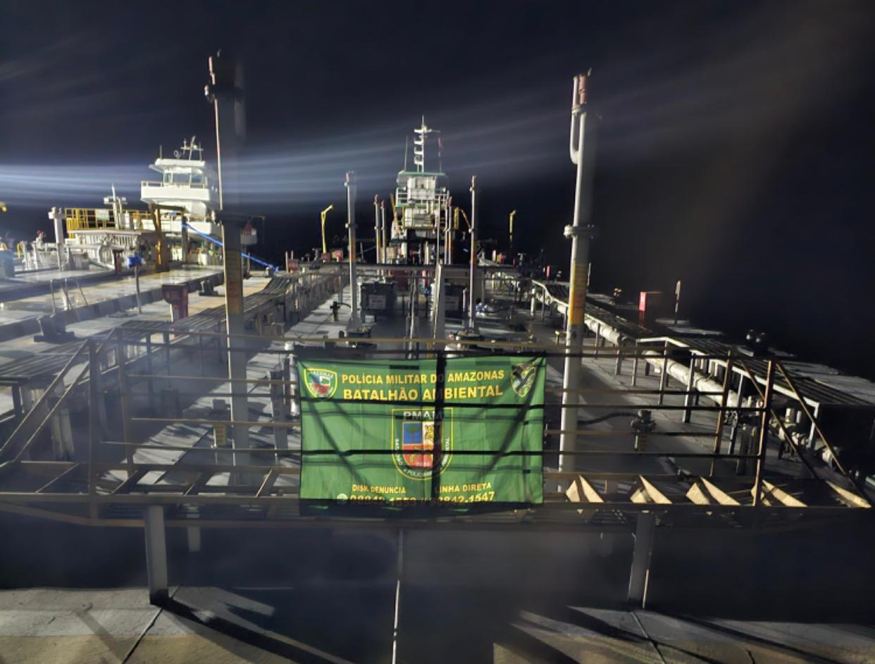 Polícia apreende embarcações por transporte irregular de combustível em Barcelos