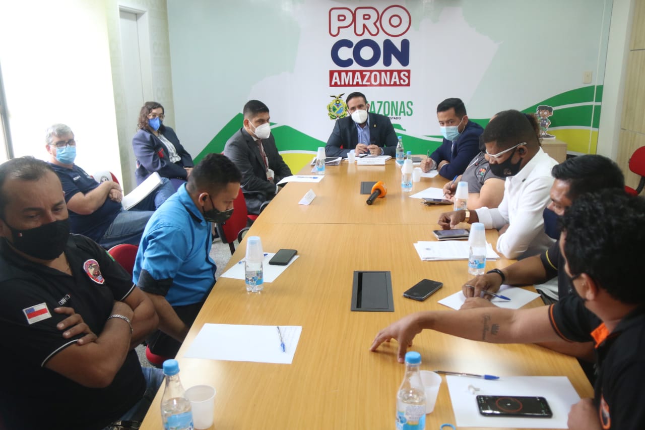 Motoristas de app se reúnem no Procon-AM para discutir aumento da gasolina em Manaus