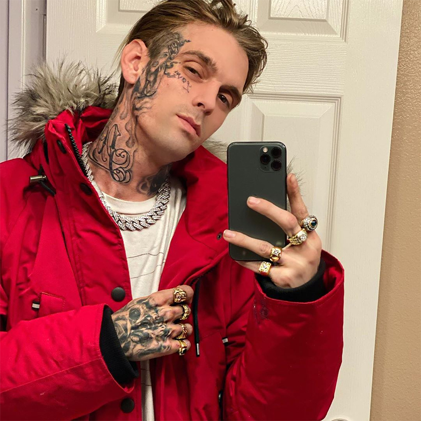 Fãs de Aaron Carter acionam polícia após suposta overdose do cantor durante live