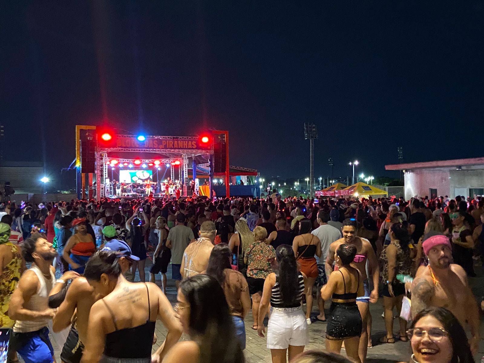 Mais de uma tonelada de lixo reciclável é retirada do Bloco das Piranhas