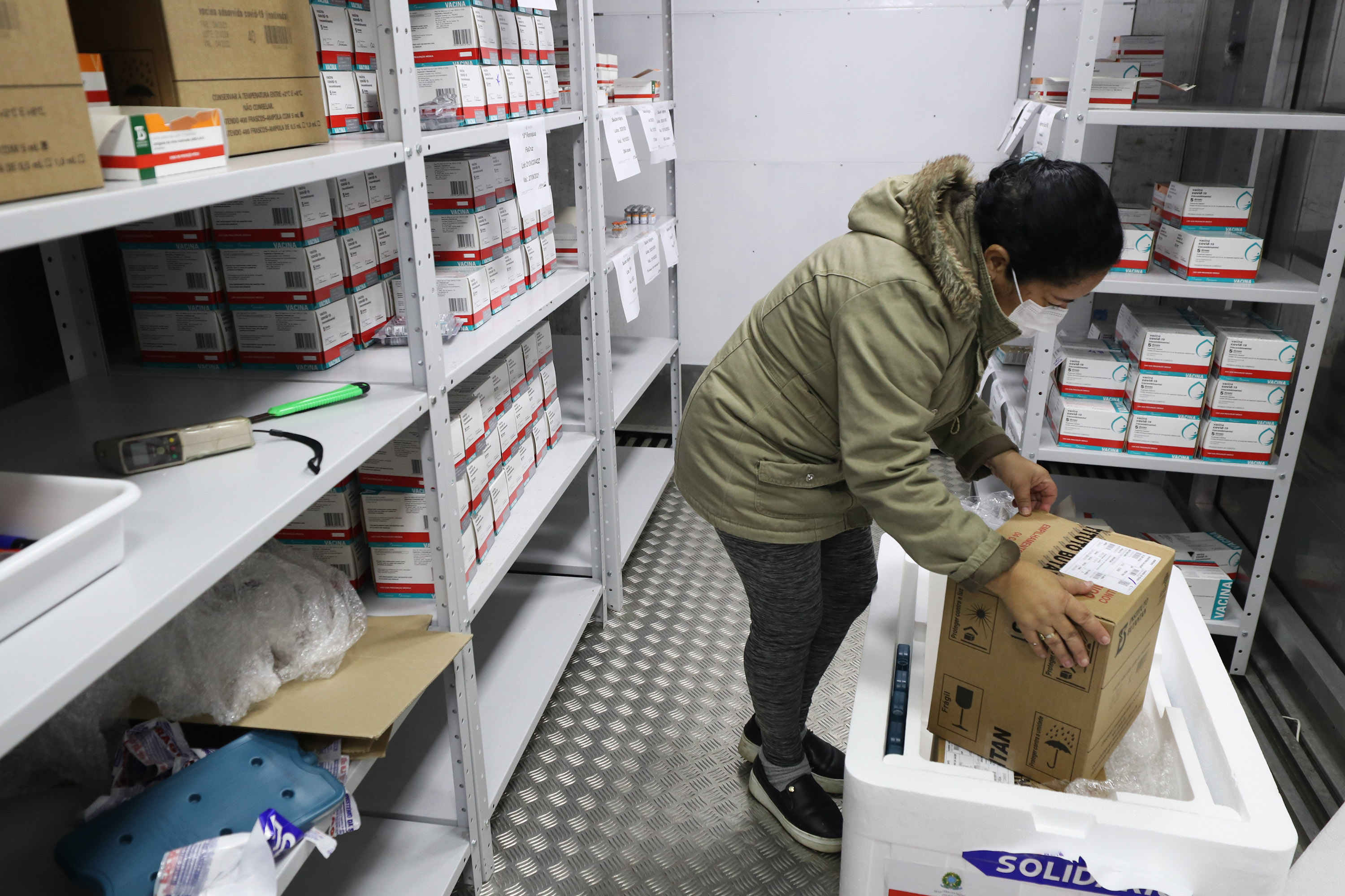 Amazonas recebe mais 14.800 doses de vacina contra Covid-19