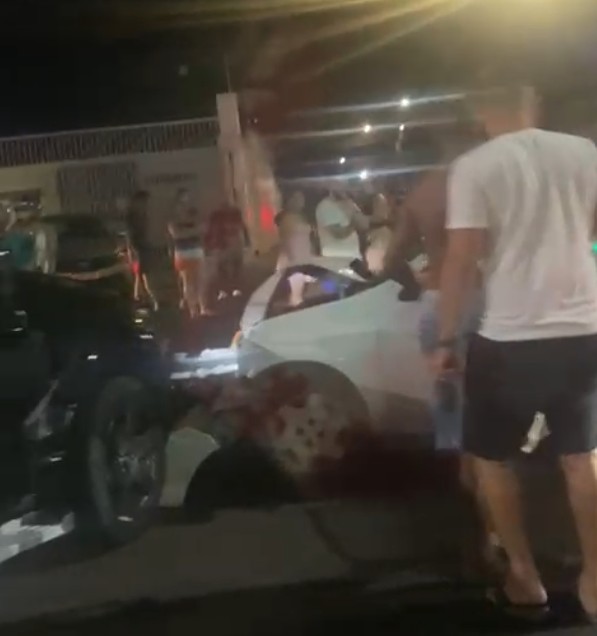 Carros ficam destruídos em acidente no Dom Pedro