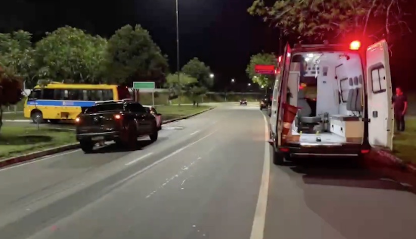 Taxista fica gravemente ferido em acidente com Amarelinho em Manaus