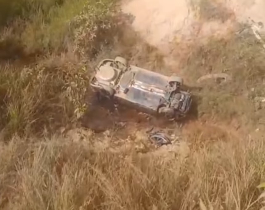 Homem morre ao despencar com carro em ribanceira na BR-319