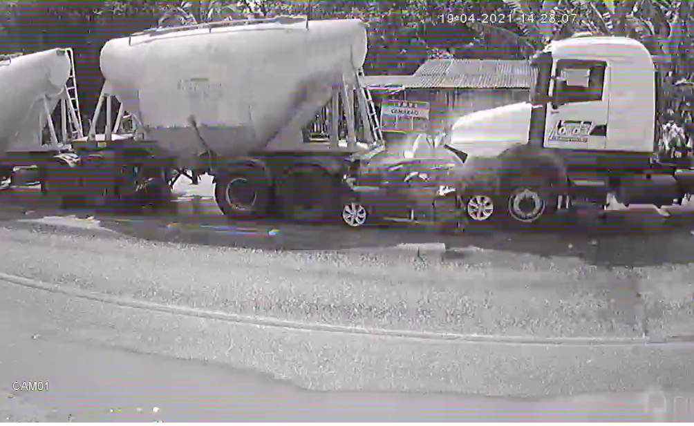 Carreta esmaga carro e mata família no Pará; bebês estão entre as vítimas