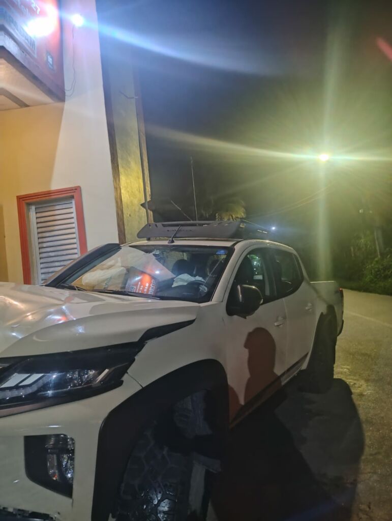 Motorista perde controle e colide carro contra Igreja em Manaus