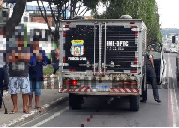 Homem morre ao ser atropelado a caminho do trabalho em Manaus