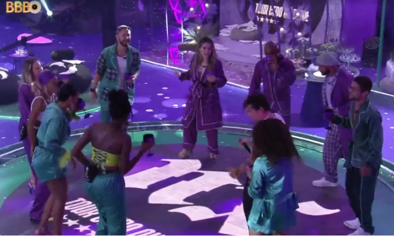 Di Ferrero deixa o palco e dança com brothers durante festa no BBB23; vídeo