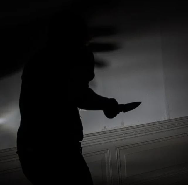 Dupla invade casa e esfaqueia mãe e filha durante assalto no Amazonas