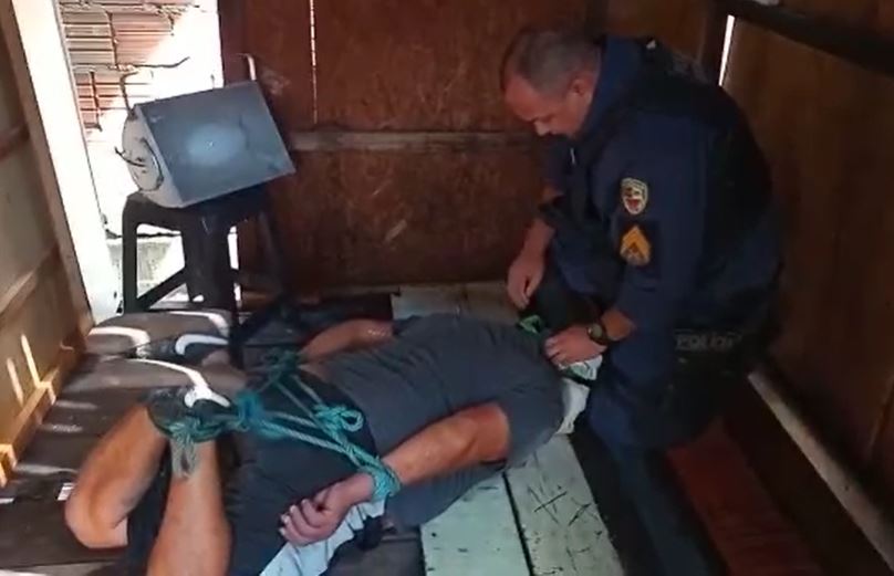 Amarrado e amordaçado, homem é salvo de execução em tribunal do crime em Manaus