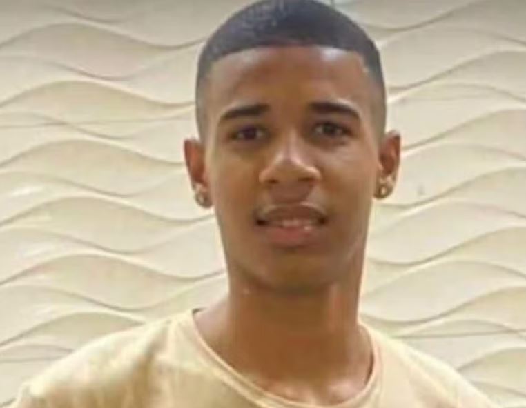 Jogador de futebol é baleado na cabeça ao pisar no pé de traficante durante festa 