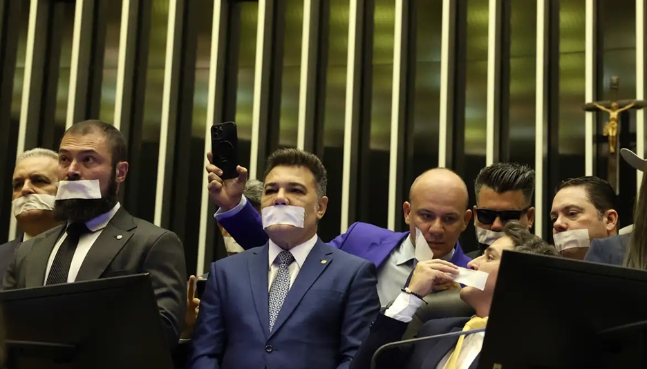 Câmara avalia plenário alternativo em meio a bloqueio de deputados bolsonaristas
