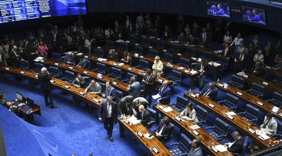 Senado aprova projeto que reajusta salários de servidores públicos federais