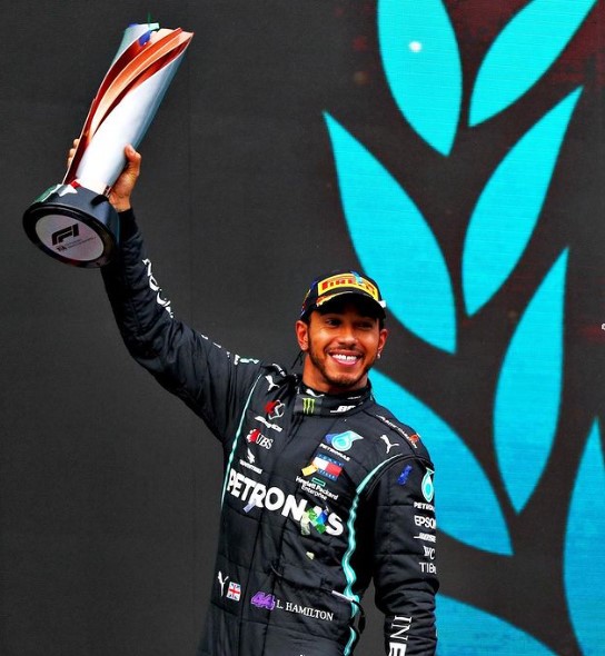 Hamilton faz homenagem em aniversário de Ayrton Senna: 'Meu herói'