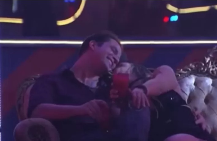 Laís recusa transar com Gustavo no BBB22