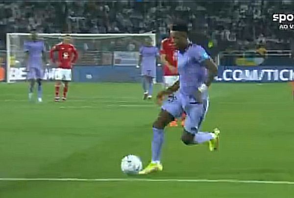 Real Madrid bate Al Ahly de goleada e está na final