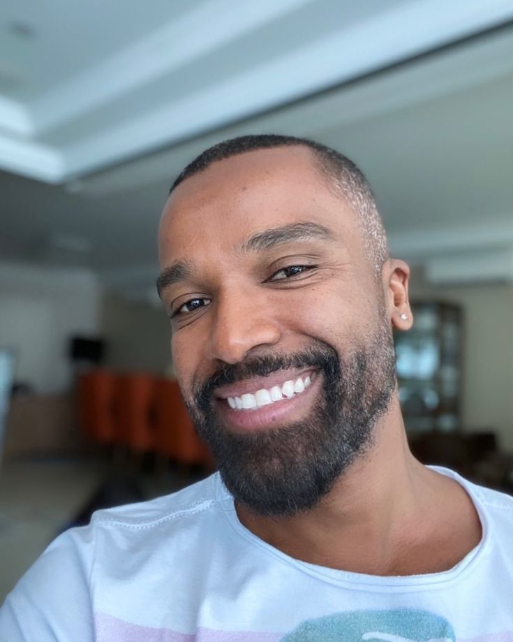 Defesa de Alexandre Pires se manifesta sobre ação da PF; empresário do cantor foi preso