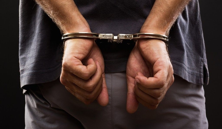 Menino de 8 anos implora para que pai seja preso por bater na mãe