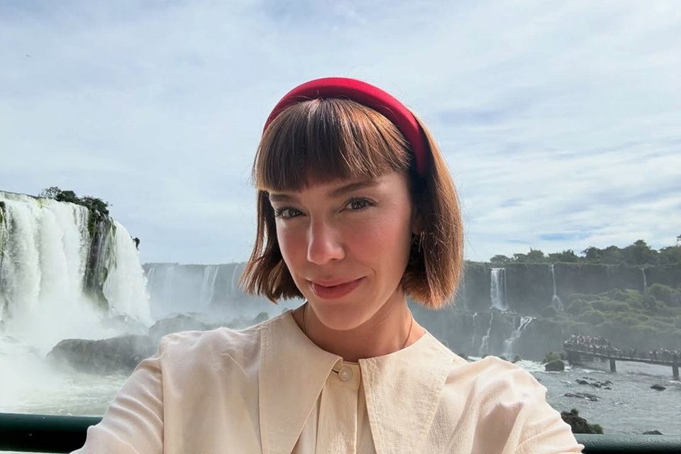 Alice Wegmann faz post sobre homens em meio a polêmica com Cauã: 'descobrir quem ele realmente é'