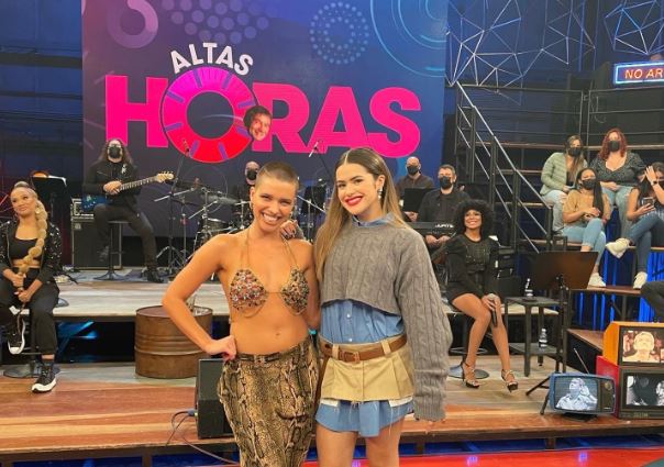 Internautas detonam looks de Bruna Linzmeyer e Maisa no Altas Horas: 'Inimigas da moda'