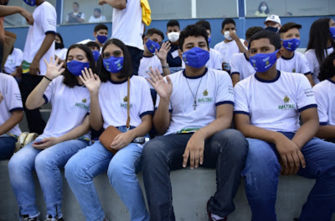 Estudantes da educação especial assistem treino da Seleção Brasileira em Manaus