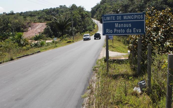 Motorista bêbada causa acidente com três feridos na AM-010