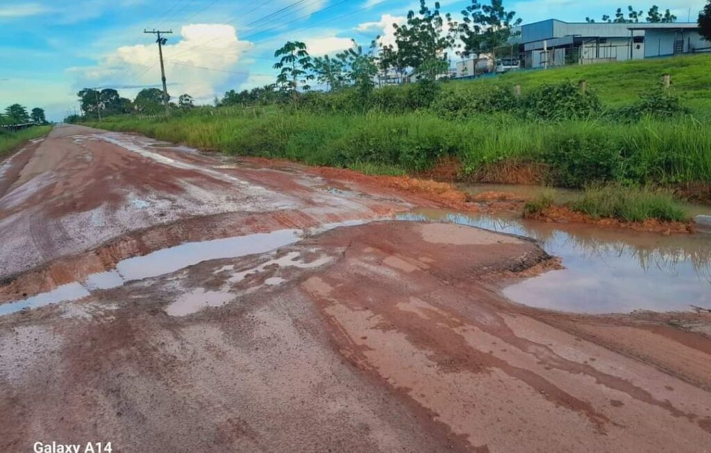 DPE recomenda manutenção em rodovia de Autazes devido às condições precárias