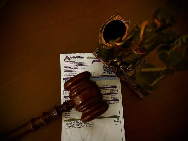 Consumidor que não transfere a titularidade da energia deve assumir débitos pendentes