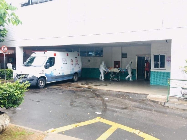 Covid-19: Brasil tem 42,2 mil casos e 1,3 mil mortes em 24 horas