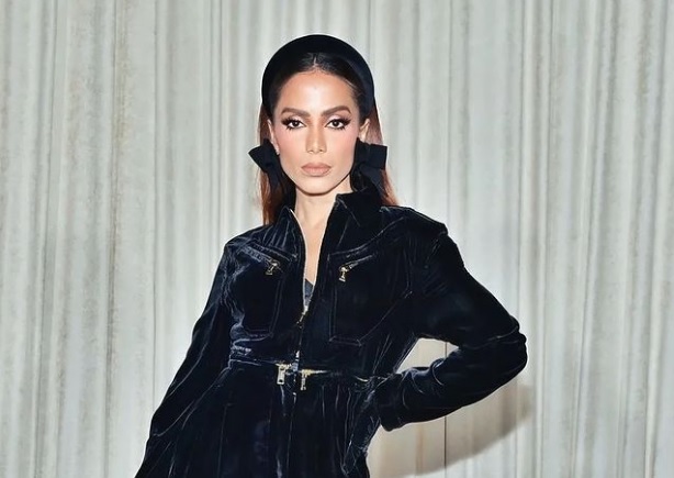 Anitta diz que vai rastrear contas que estão ameaçando seus fãs