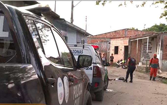 Homem é atacado e morto a facadas em plena luz do dia em Manaus 