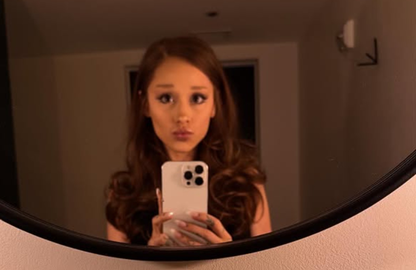 Ariana Grande rebate fãs brasileiros após cancelar vinda: “Não desejem o mal"