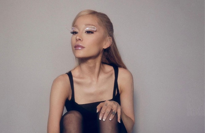 Ariana Grande curte post sobre relacionamento abusivo em meio a rumores de separação 