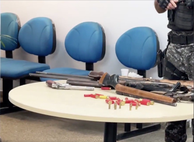 Polícia frustra confronto entre facções criminosas e apreende arsenal em Manaus