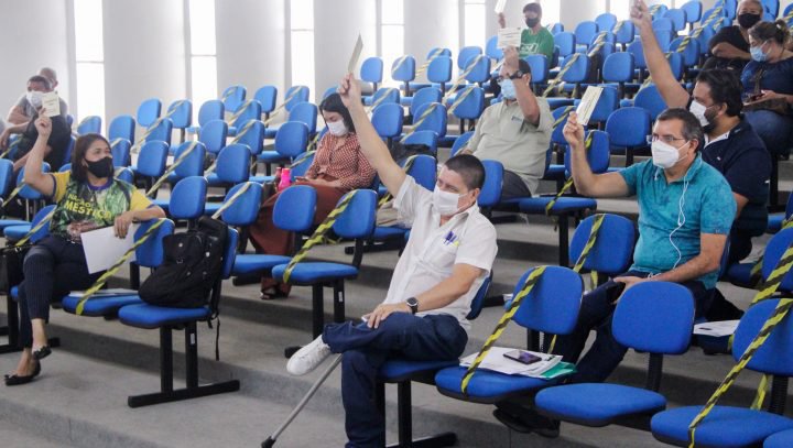 Trabalhadores participam de eleição para Conselho de Saúde em Manaus