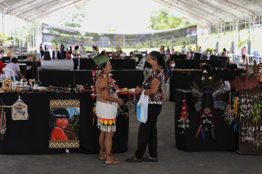 Feira 'Povos Criativos' em Manaus encerra neste domingo com especial de Natal