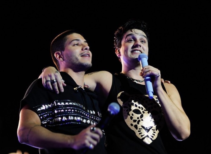 Após ataque de fãs, Arthur Aguiar desmente boato de que foi barrado em evento