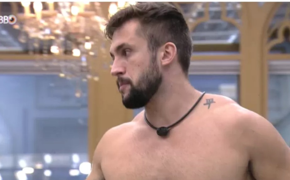BBB21: Arthur alerta Caio sobre Viih Tube: ‘mudou da água para o vinho’