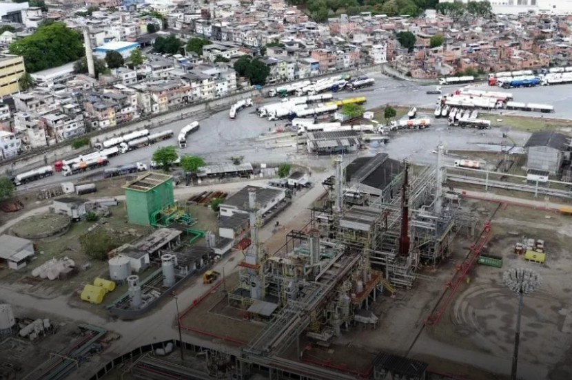 Grupo Refit é alvo de operação por fraude de R$ 26 bilhões em postos de combustíveis 