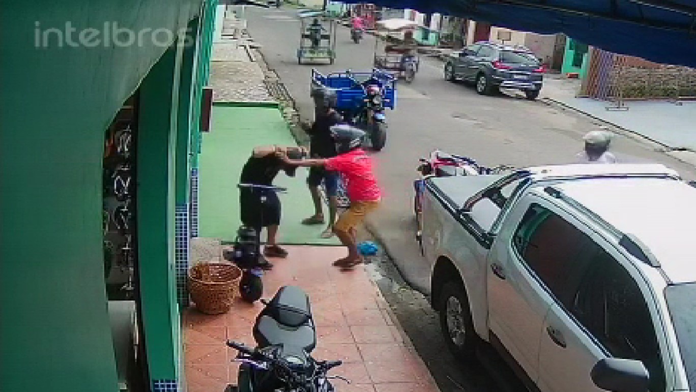 Câmera flagra assalto a distribuidora em plena luz do dia no Amazonas; Vídeo