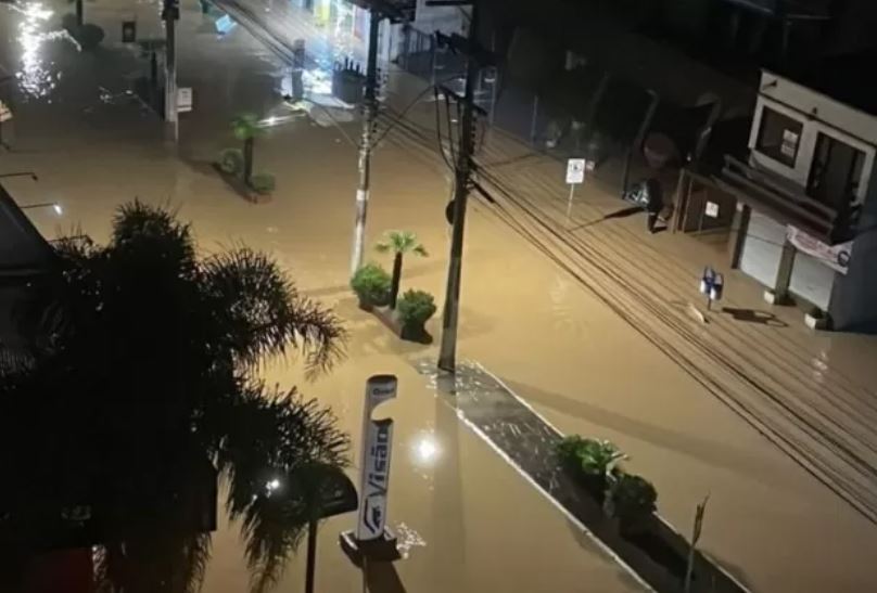 Número de mortos após passagem de ciclone extratropical no RS sobe para 12