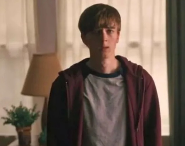 Ator de ‘Riverdale’ é condenado à prisão perpétua por matar a mãe