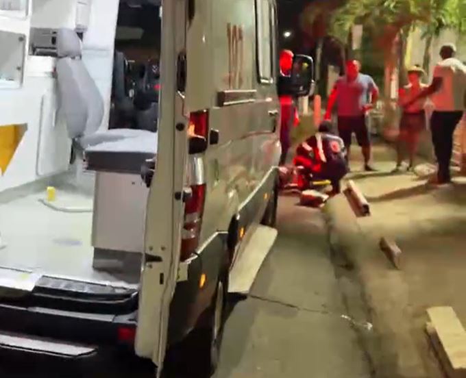 Homem foge e abandona jovem agonizando após atropelamento em Manaus