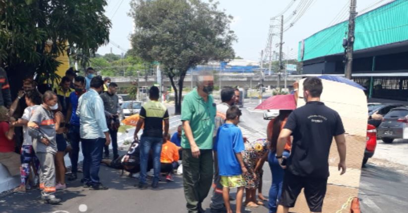 Acidente deixa ferido e trânsito caótico em avenida de Manaus