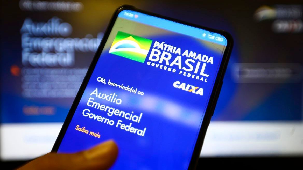 Governo estuda prorrogar auxílio emergencial para 2022