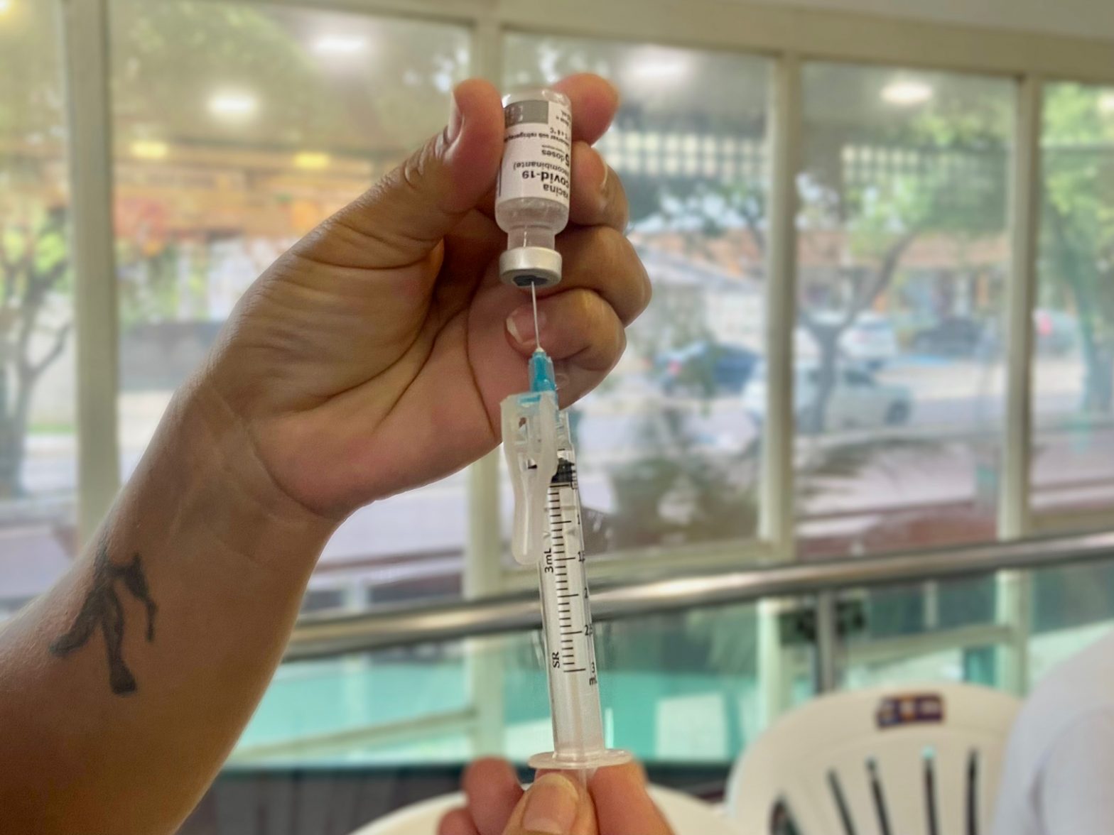 Mais de 2 mil doses de vacina contra Covid-19 são aplicadas durante campanha em supermercados de Manaus