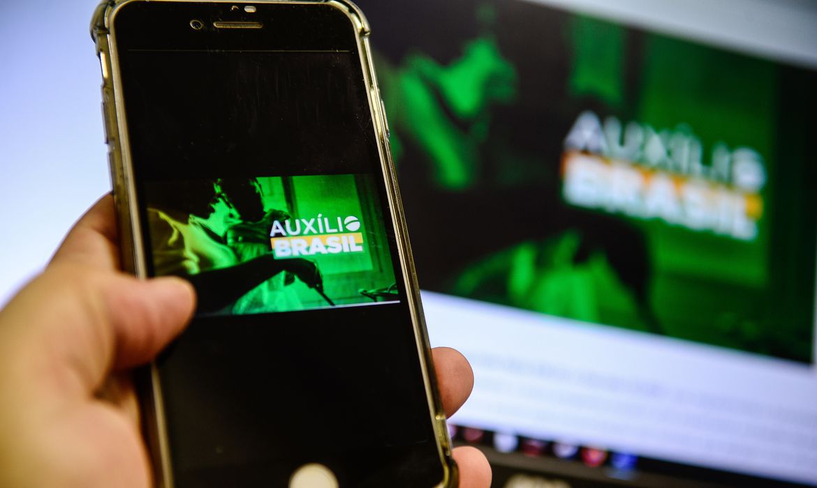 Beneficiários com NIS final 9 recebem hoje parcela do Auxílio Brasil