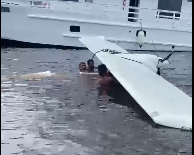 Aeronave de pequeno porte cai no Rio Negro em Manaus