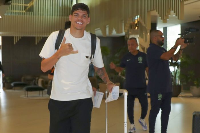 Ayrton Lucas, Pedro e André se apresentam à seleção